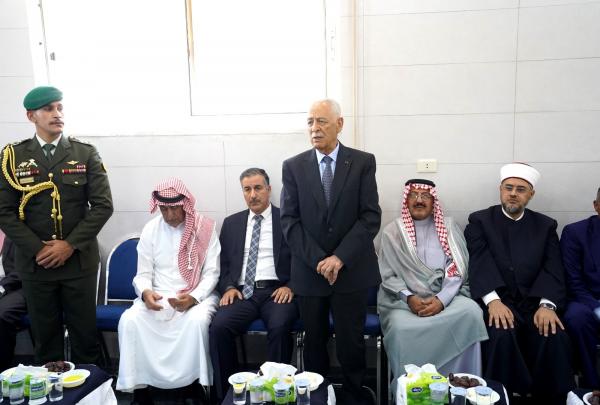 مندوباً عن الملك وولي العهد .. العيسوي يعزي الأزايدة وآل الداود وآل عواد