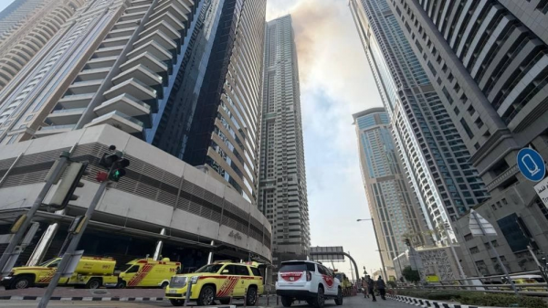 تواصل عمليات التبريد بعد إخماد حريق برج مارينا المكون من 67 طابقاً