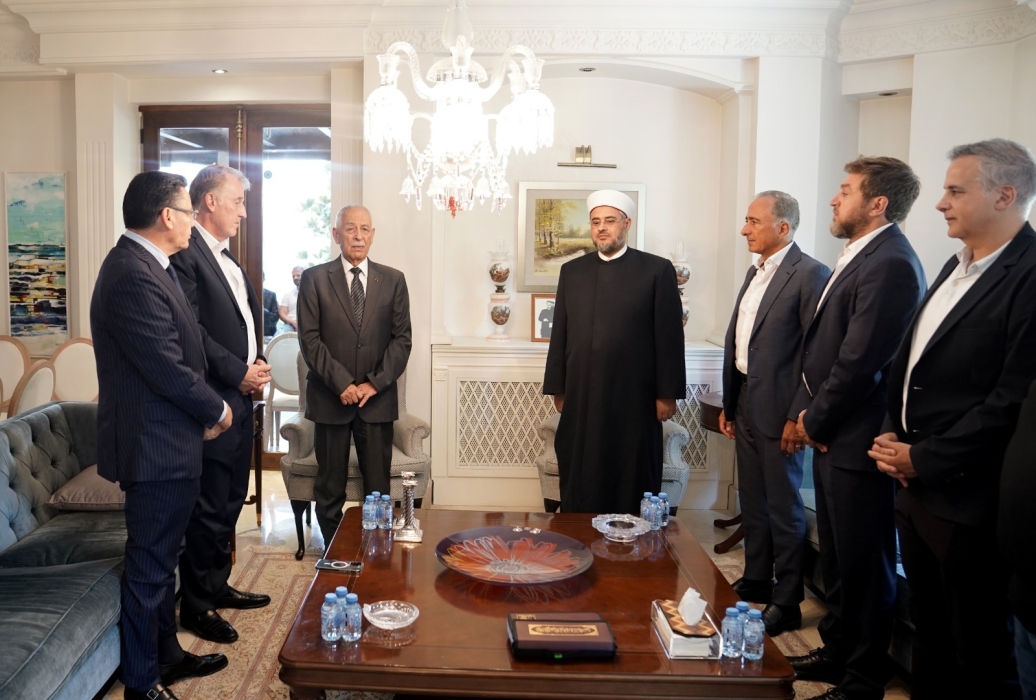 مندوبا عن الملك وولي العهد...العيسوي يعزي آل مرعي*