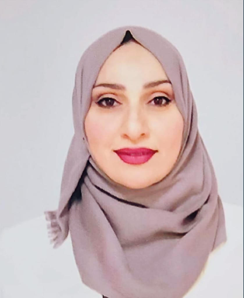الدكتوره فينان الزهيري تهنىء الدكتوره منال أبو رمان بمناسبة الترفيع في وزارة التربيه والتعليم