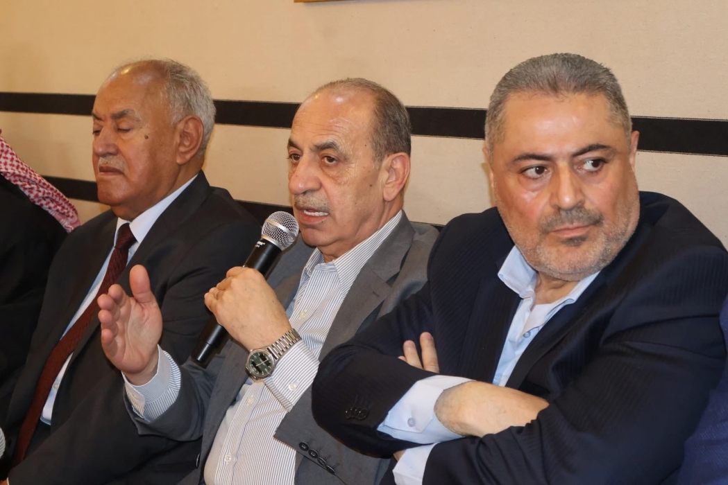وزير الإدارة المحلية يفتتح خيمة بيت الزرقاء لتعزيز المشاركة المجتمعية