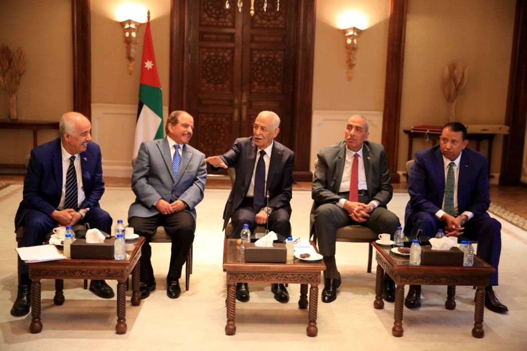 خلال لقائه متقاعدين عسكريين بينهم أعيان ونواب وأعضاء لجنة الكرامة والمحاربين القدامى** العيسوي: الأردن بقيادة الملك صوت للعقل والعدالة وسط إقليم مضطرب وثوابته راسخة*