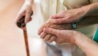 ليس دواء ولا عطرا.. طعام شائع يزيل «رائحة كبار السن»