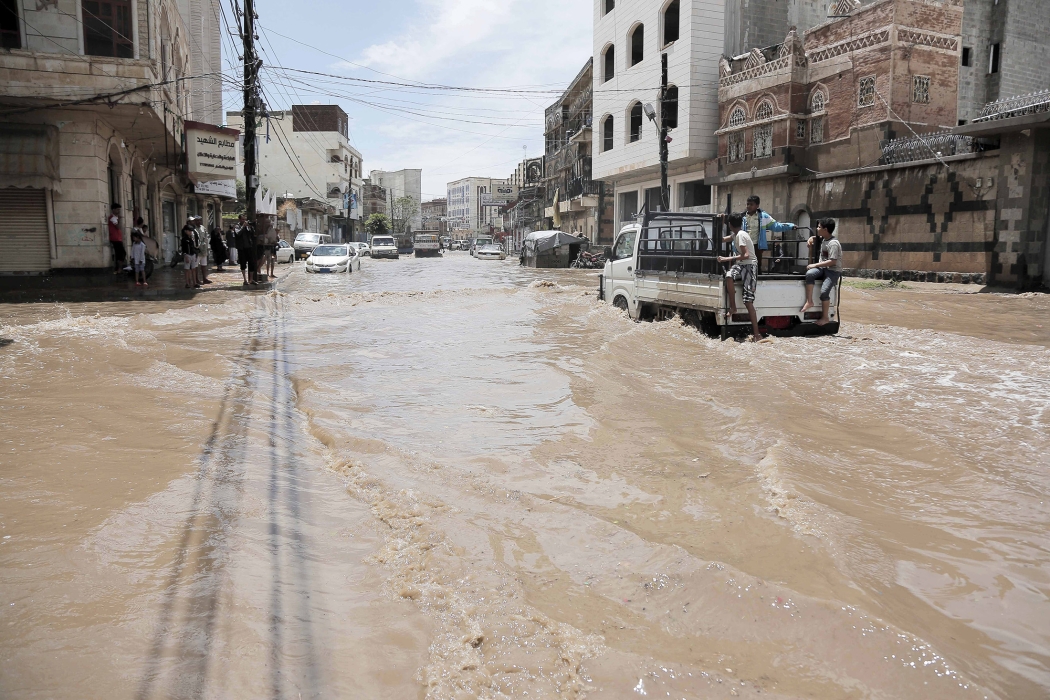 رغم الحرارة الشديدة.. مصر تتعرض لأمطار غزيرة بشكل مفاجئ