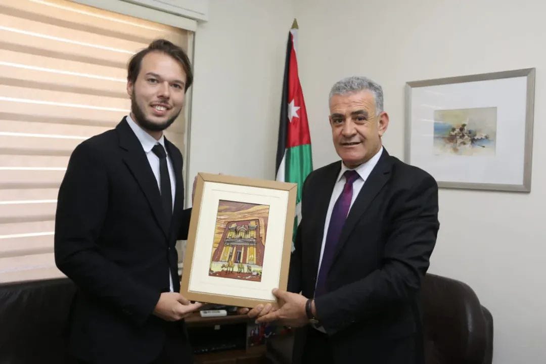 الأحمد يلتقي الملحق الثقافي في سفارة هنغاريا