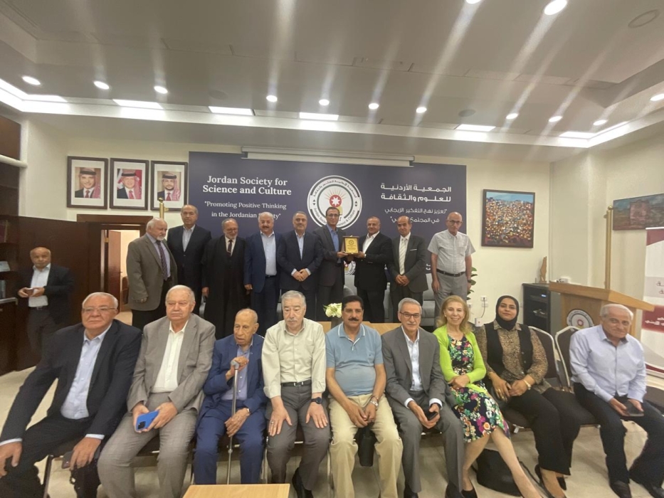 المومني والمعايطة يحاضران بالأردنية للعلوم والثقافة حول قرار حل البلديات وقانون الإدارة المحلية.