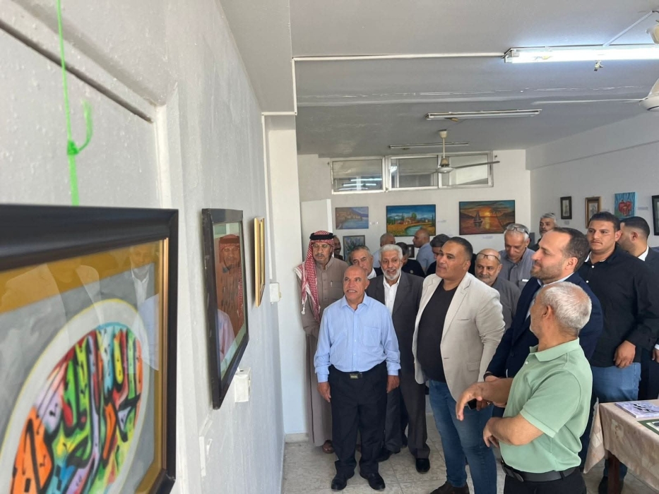 مدير ثقافة الطفيلة يحضر المعرض الفني للهلال الأحمر ويشيد بدور الفن في خدمة المجتمع