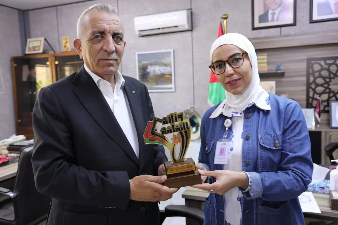 الرواشدة يكرم الكتابة إيمان مرزوق