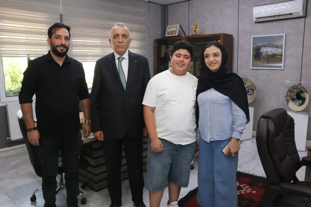 الرواشدة يستقبل أسرة الفنان الراحل رامي الخالد