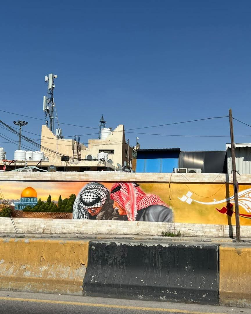 جدارية فنية تحاكي التعدد الثقافي في الزرقاء