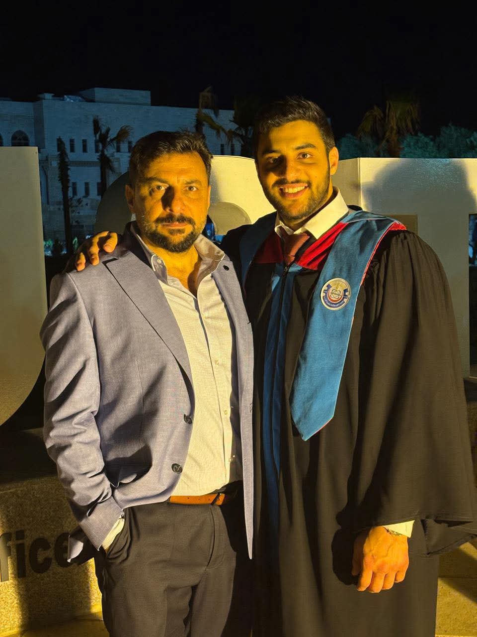المدارمه يهنئ ماهر القضاه بمناسبة تخرج نجله الدكتور كريم من كلية الطب جامعة العلوم والتكنولوجيا