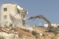 إسرائيل تجبر ثلاثة فلسطينيين على تفريغ منازلهم تمهيدا لهدمها ذاتيا بالقدس