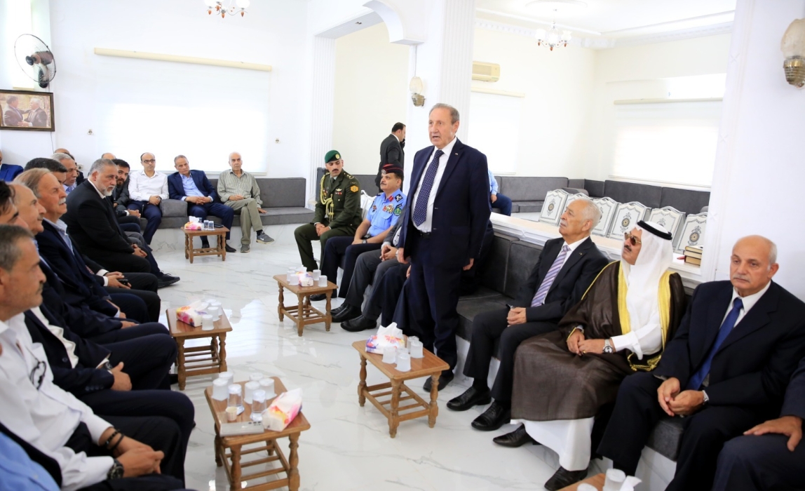 مندوبا عن الملك وولي العهد ...العيسوي يعزي بوفاة الوزير والبرلماني الاسبق عبدالرزاق طبيشات