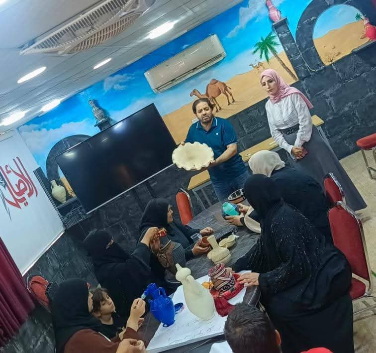 ورشة تدريبية متخصصة بفن الرسم على الفخار و تزيينه في المفرق