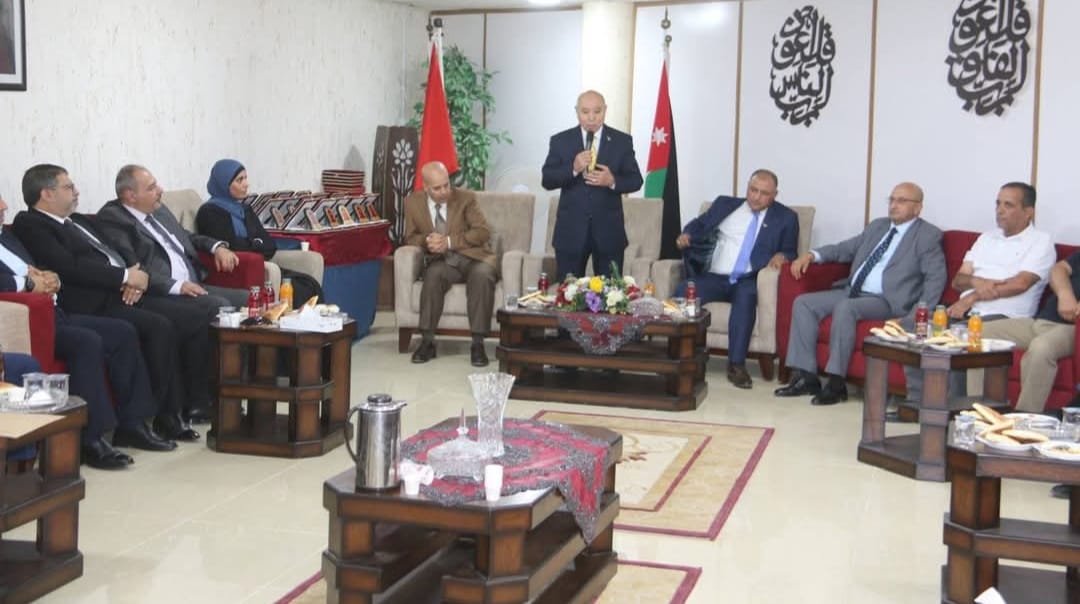 رئيس جامعة مؤتة يكرم اللجنة العليا لتخريج الفوج السادس والثلاثين من الجناح المدني وعددًا من الداعمين