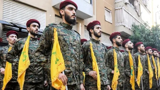“حزب الله” يرفض أي جدول زمني لنزع سلاحه ويهدد بالرد بالصواريخ على إسرائيل