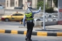 حريق مركبة يتسبب في أزمة سير بشارع الصناعة باتجاه خلدا