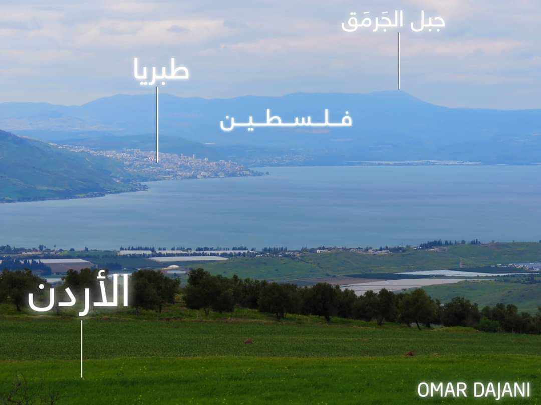 بحيرة طبريا : إنخفاض مستوى سطح البحيرة الى مستويات قياسية وظهور بُقع حمراء على سطحها .