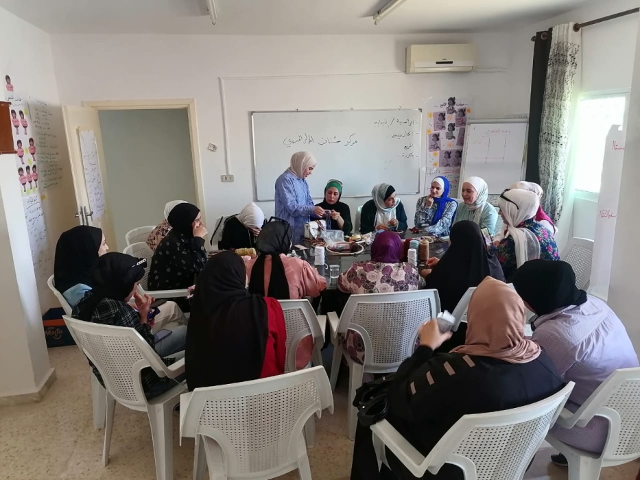 محاضرة توعوية في مركز شابات المزار الجنوبي حول العنف المبني على النوع الاجتماعي