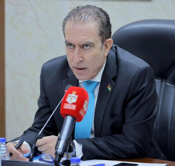 الطراونة يسأل عن المبنى الحكومي المهجور في الكرك
