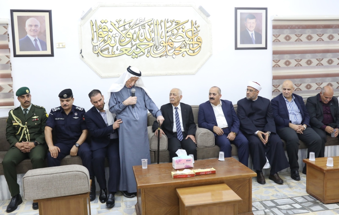 *مندوبا عن الملك وولي العهد.. العيسوي يعزي عشائر العكور والشرع والمجالي والبلوي*