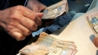 طلب قوي على الدينار مدفوع بارتفاع حوالات المغتربين
