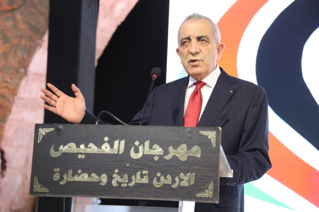 وزير الثقافة يوقد شعلة مهرجان الفحيص الـ32 إيذانا بانطلاق فعالياته ( صور )