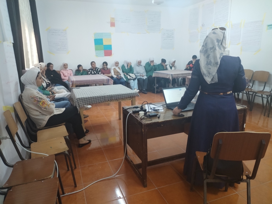 محاضرة توعوية حول مفاهيم التسامح والمساواة واحترام التنوع في مركز شابات القصر