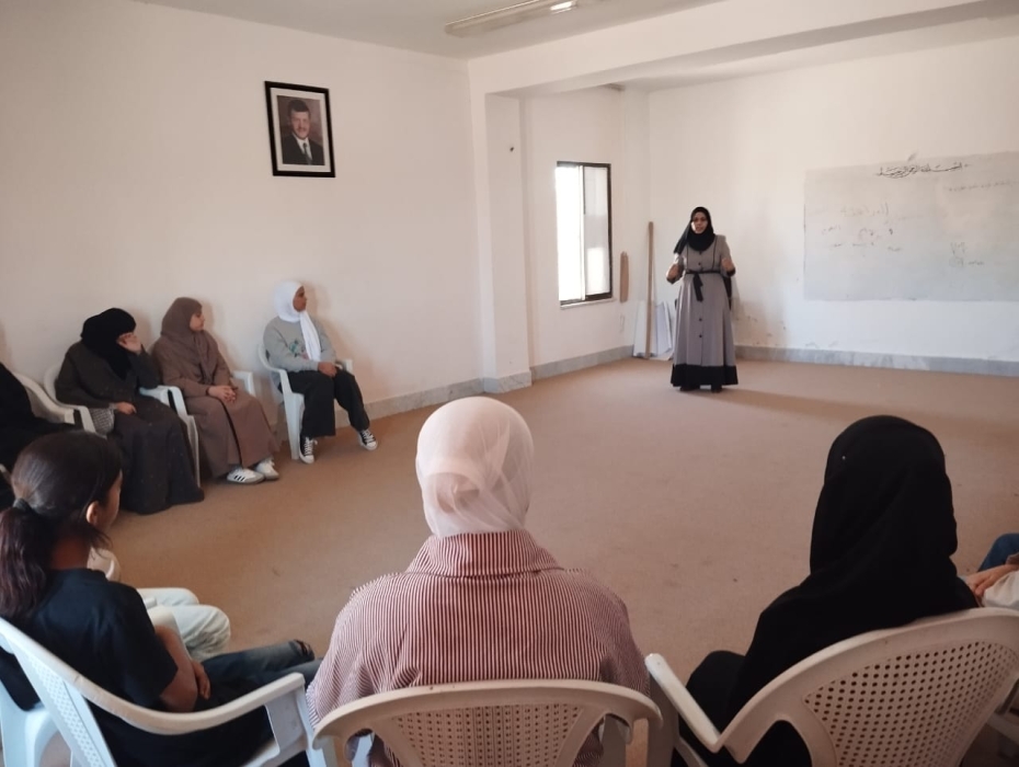 مركز شابات القطرانة ينفذ ورشة تثقيفية بعنوان جلسات دليل المراهقين