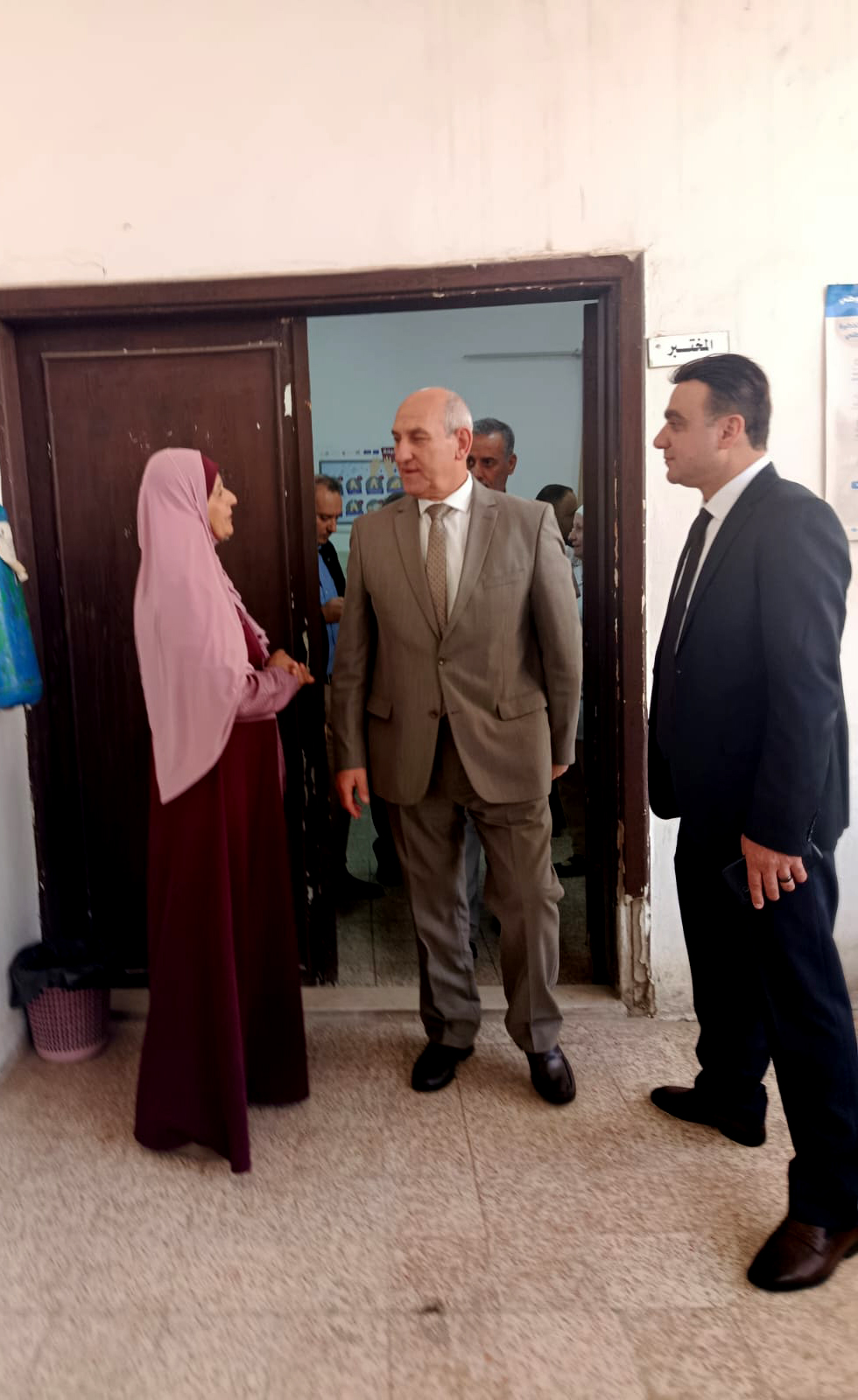 أمين عام وزارة الصحة يتفقد مراكز صحية في الزرقاء