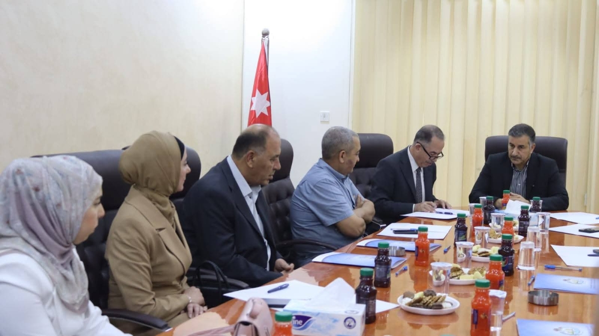 محافظ البلقاء يبحث احتياجات المواطنين في لواء عين الباشا