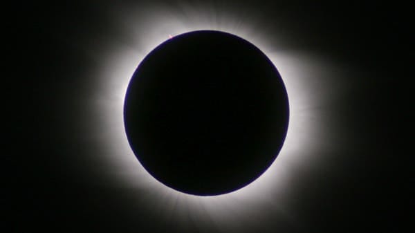 العالم على موعد مع خسوف كلي للقمر