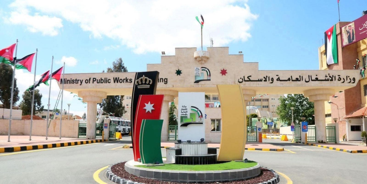 صيانة شاملة لثلاثة طرق رئيسة في إقليم الشمال