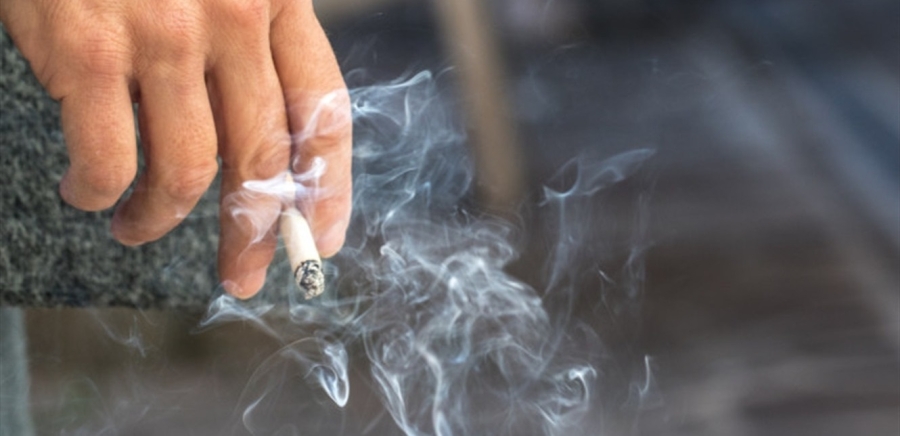 لهذا السبب يحتاج المدخنون إلى جرعات أكبر من فيتامين C
