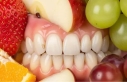 الجانب المظلم للفواكه .. كيف تدمر أسنانك دون أن تشعر؟