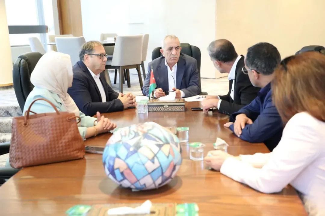 الرواشدة يلتقي رئيس وأعضاء رابطة الفنانين التشكيليين
