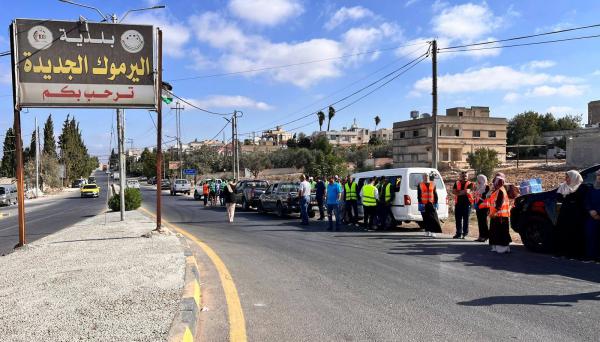 بلدية اليرموك تنظم حملة نظافة في جميع مناطقها