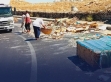 سقوط حمولة شاحنة يتسبب بأزمة خانقة على طريق المطار