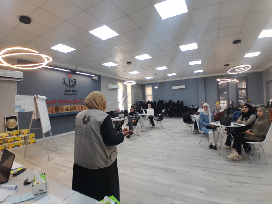 جلسة تعريفية بجائزة الحسين للعمل التطوعي في مركز شباب مؤاب
