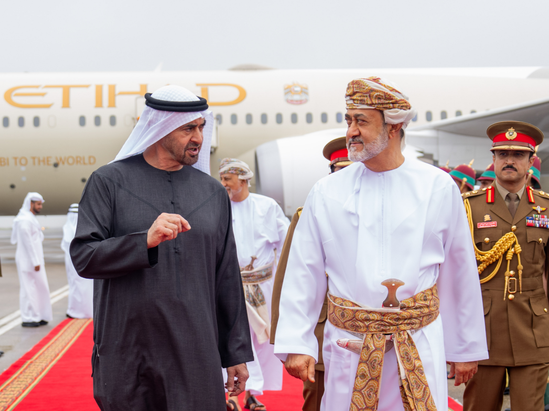 محمد بن زايد والسلطان هيثم يبحثان سبل تحقيق السلام في المنطقة