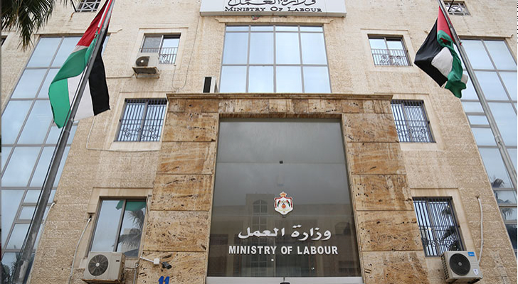وزارة العمل تحيل إحدى منشآت القطاع الخاص إلى النائب العام