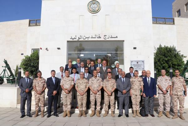 الدفاع الوطني تنظم برنامج الحوار الاستراتيجي لمحاضري العسكرية والمواطنة