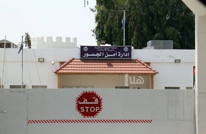 إعادة فتح جسر الملك حسين اليوم الاثنين أمام حركة المسافرين
