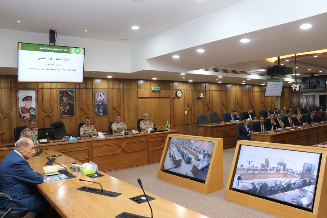 العناني يحاضر في كلية الدفاع حول البيئة الاقتصادية