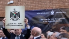 رفع علم فلسطين فوق مبنى سفارتها في لندن