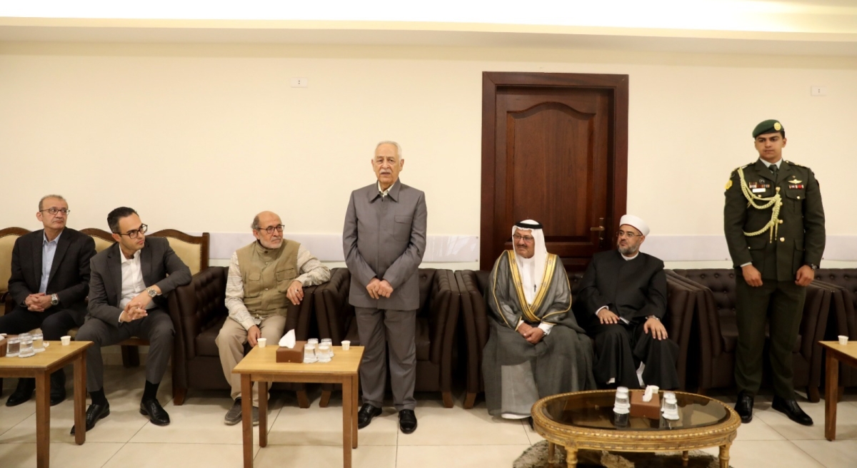 *مندوبا عن الملك وولي العهد. العيسوي يعزي آل ياغي*
