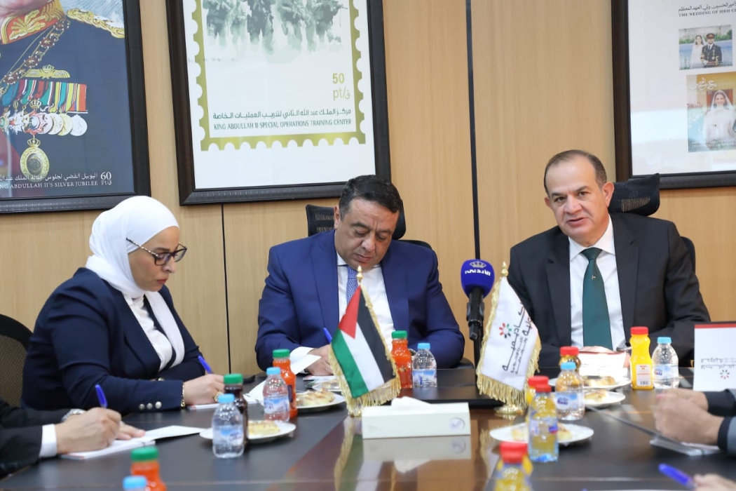 وزير الاقتصاد الرقمي والريادة يزور الأكاديمية الدولية للتجارة الإلكترونية واللوجستيك