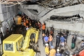 مقتل طالب وإصابة العشرات بانهيار مدرسة في إندونيسيا