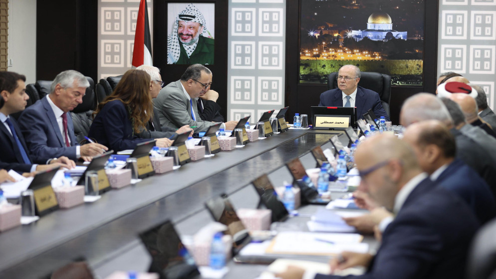 الحكومة الفلسطينية: مستعدون لتحمل كل المسؤوليات بالضفة وغزة