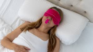 خطر ينتشر على تيك توك.. لماذا يحذر الأطباء من لصق الفم أثناء النوم؟